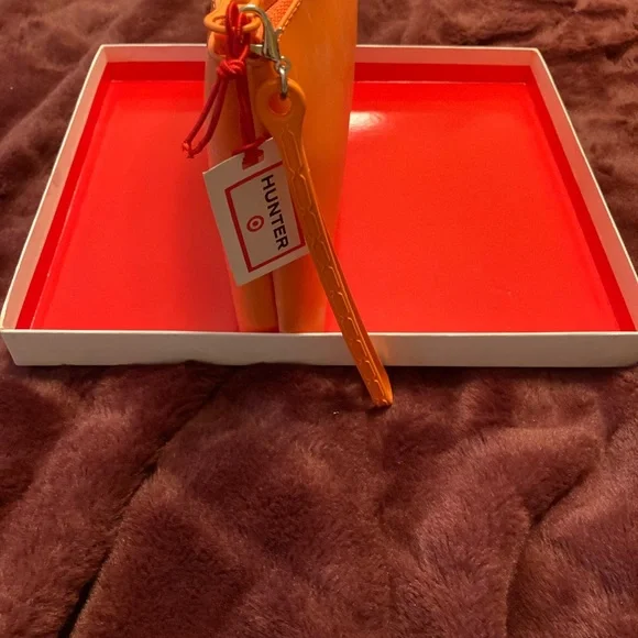 Hunter For Target Large Orange wristlet Size: 10" × 6.5" - Picture 4 of 9